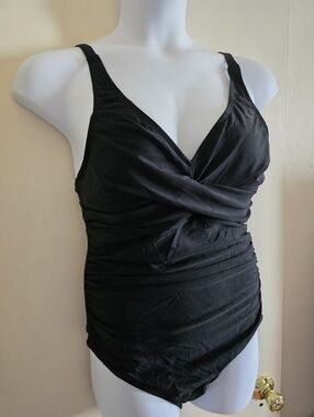 NWOT Black One-Piece Slimming Swimsuit w/Twist Detail & Ruching Large